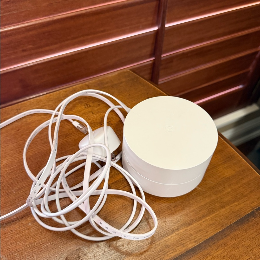 Google Wi-Fi Mesh Router Puck with Power Adapter - Picture 5 of 7